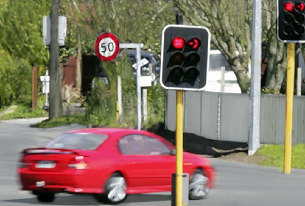 tai xe vuot den do gay tai nan anh 2