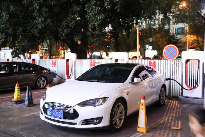 xe dien Tesla giam gia manh tai Trung Quoc anh 6