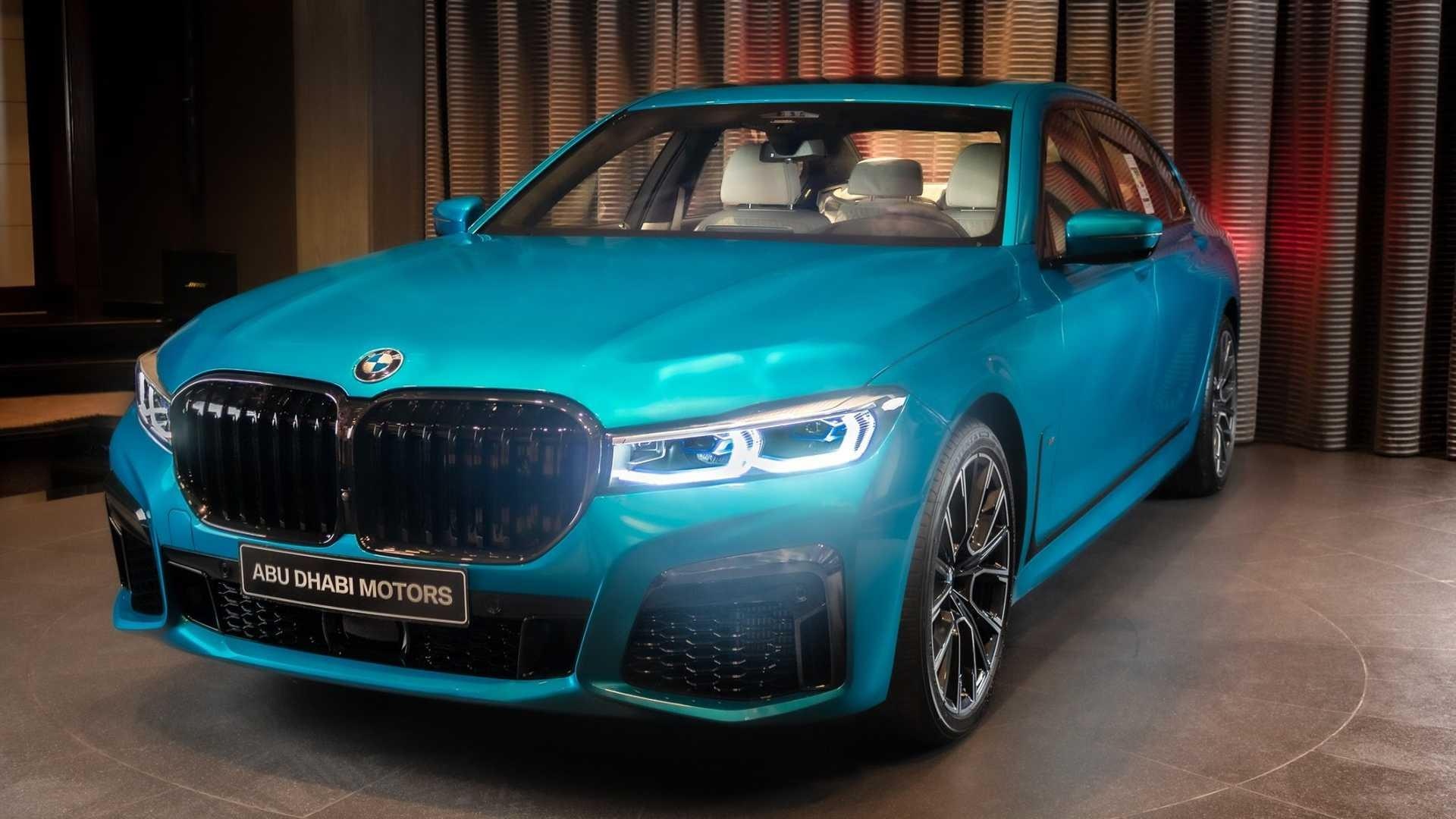 BMW M760Li 2020 mau xanh dac biet tai UAE, gia 200.000 USD hinh anh