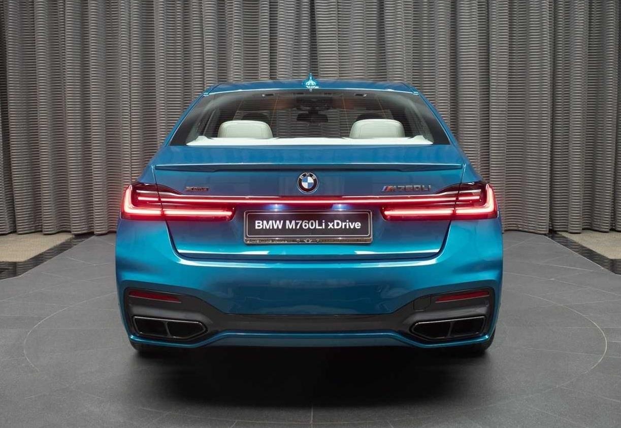 BMW M760Li 2020 màu xanh đặc biệt ảnh 2 BMW M760Li 2020 mau xanh dac biet anh 2