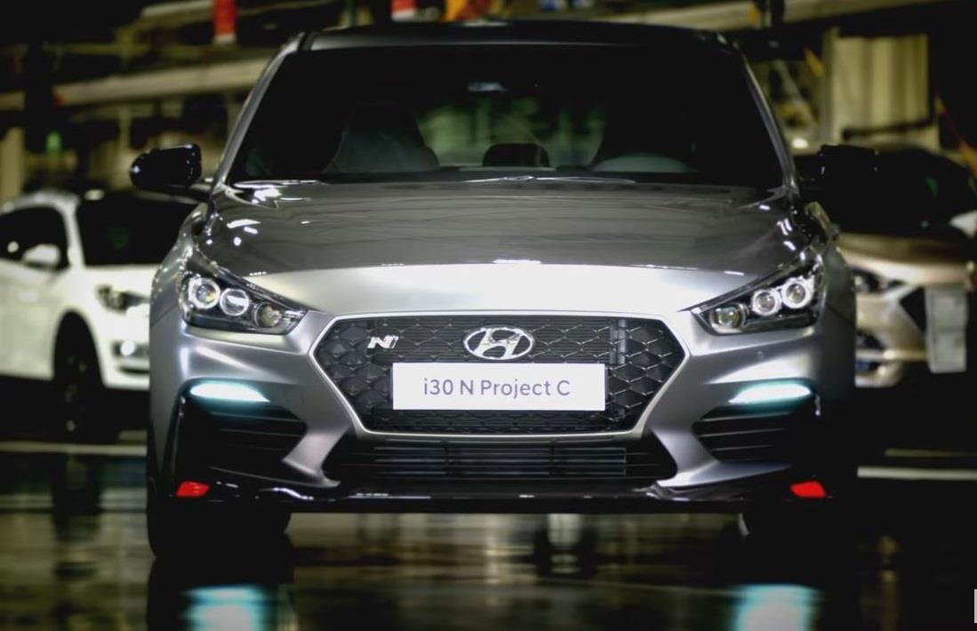 Hatchback moi Hyundai i30 N Project C lo dien, phu kin soi carbon hinh anh