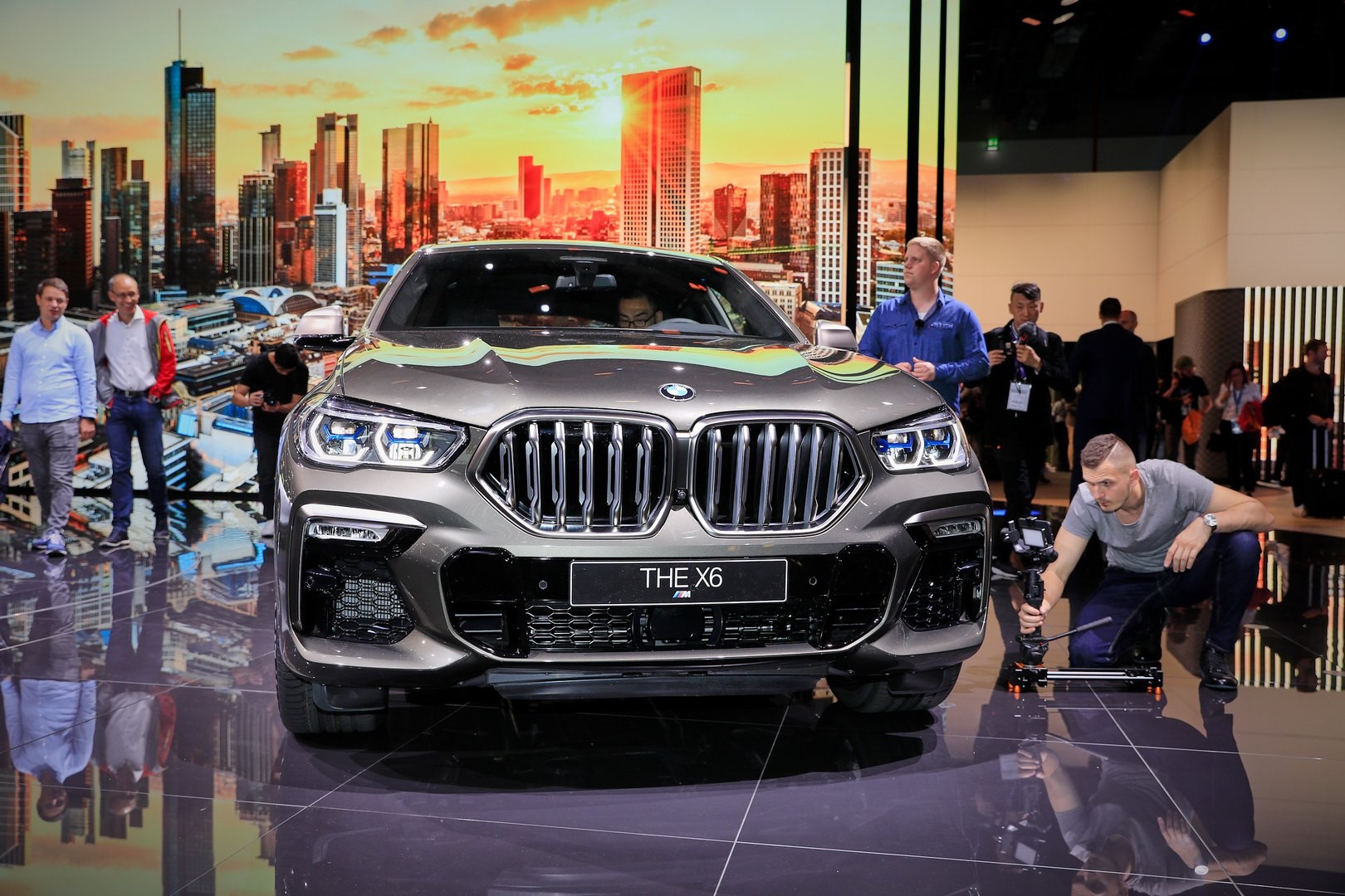 BMW X6 the he moi lo dien, 'qua than' ham ho, suc manh an tuong hinh anh