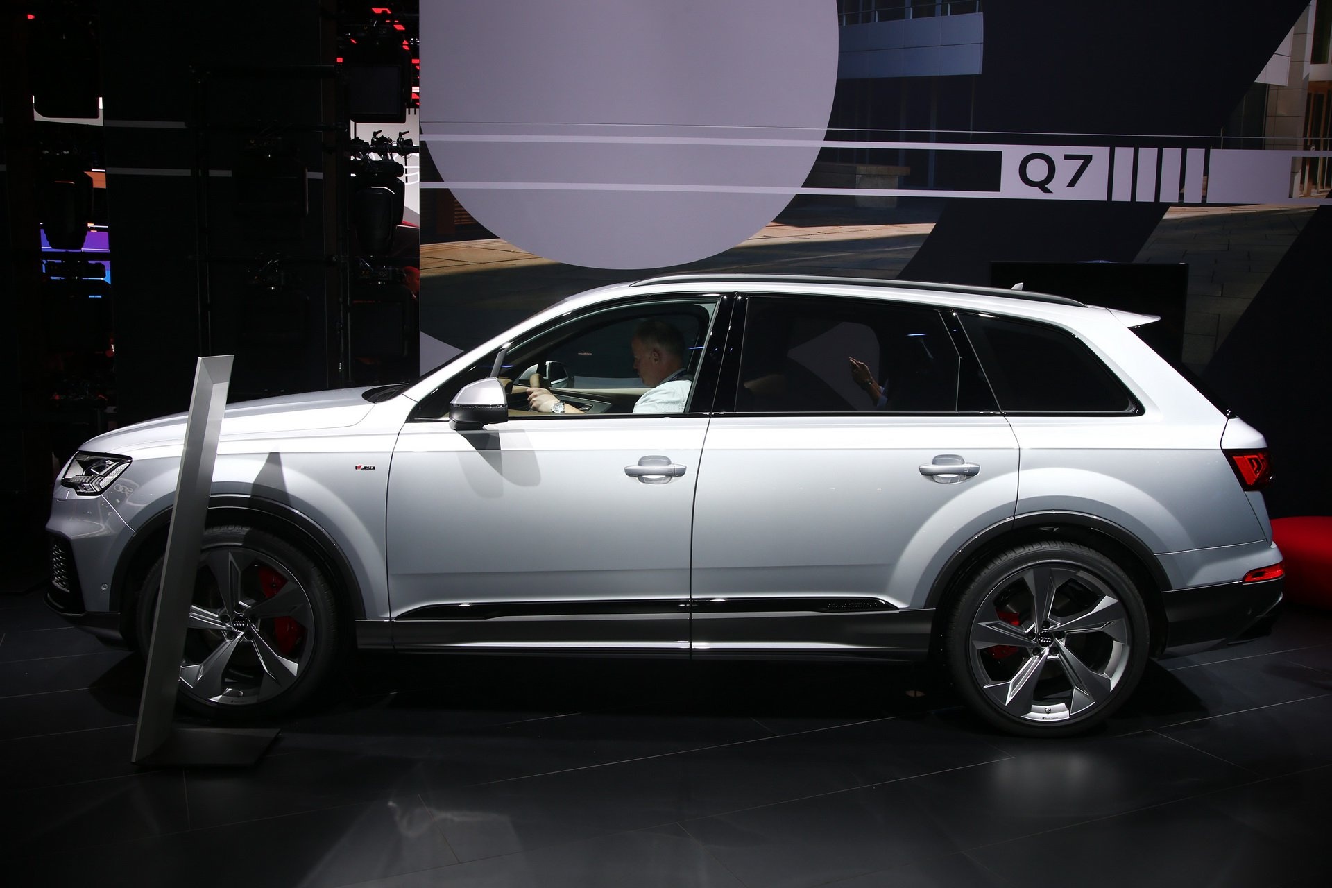 Audi Q7 2020 ra mắt ảnh 1 Audi Q7 2020 ra mat anh 1