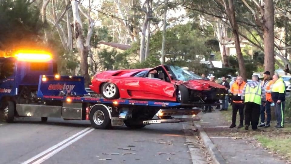 đâm nát siêu xe Lamborghini Diablo vừa mua ảnh 1 dam nat sieu xe Lamborghini Diablo vua mua anh 1