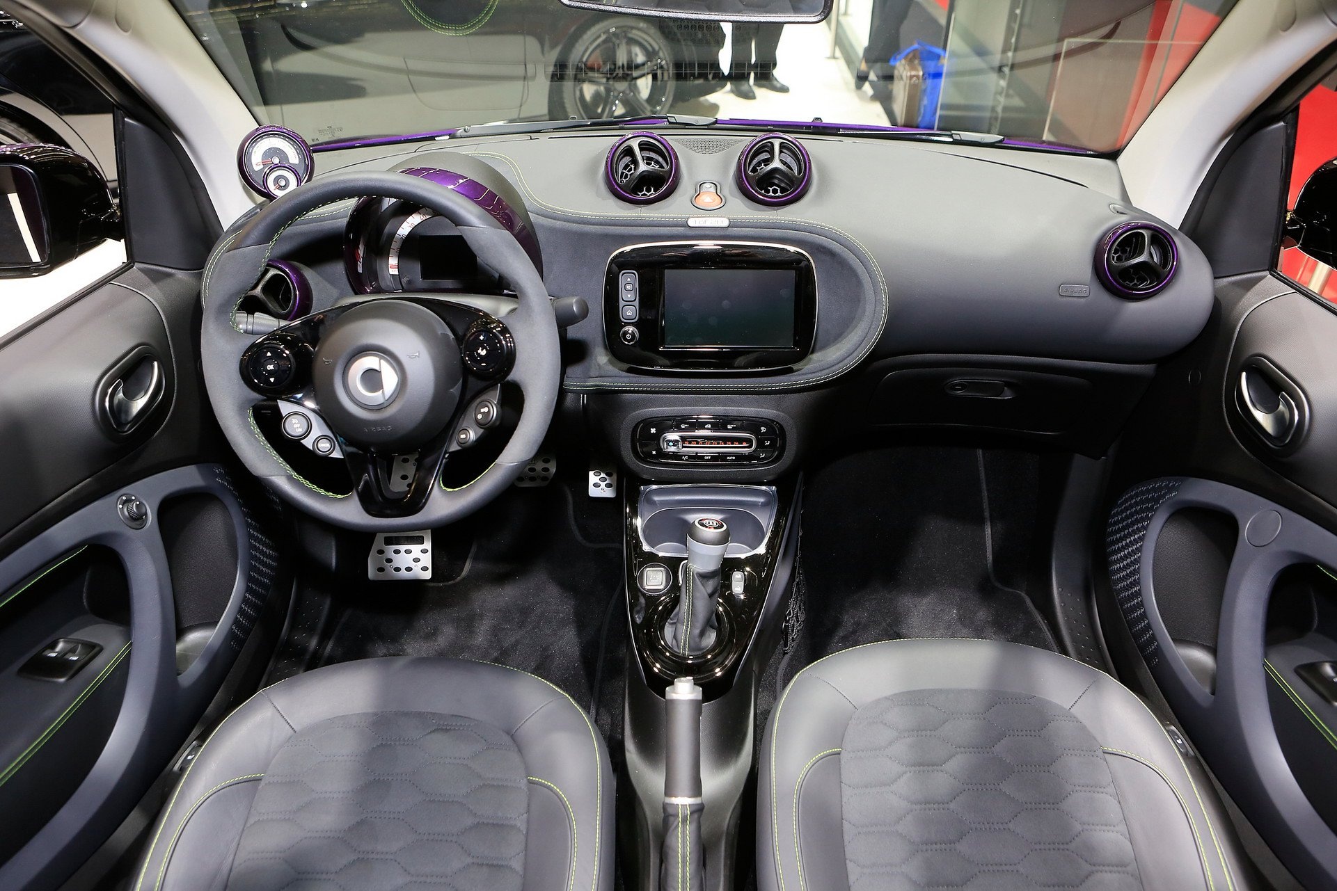 Brabus do xe dien mau me anh 7