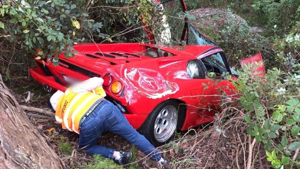 đâm nát siêu xe Lamborghini Diablo vừa mua ảnh 2 dam nat sieu xe Lamborghini Diablo vua mua anh 2