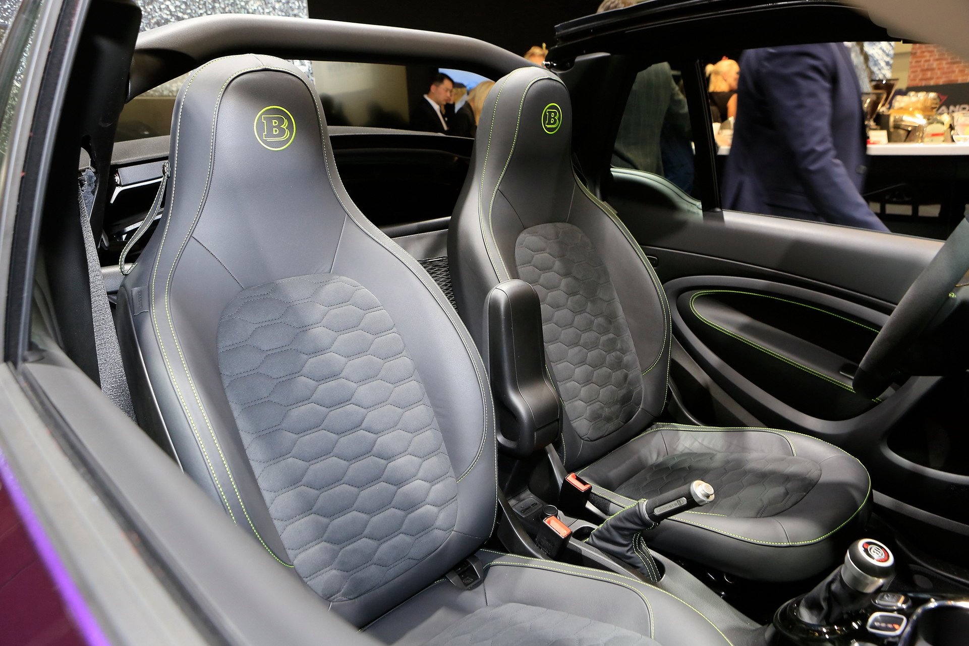 Brabus do xe dien mau me anh 9