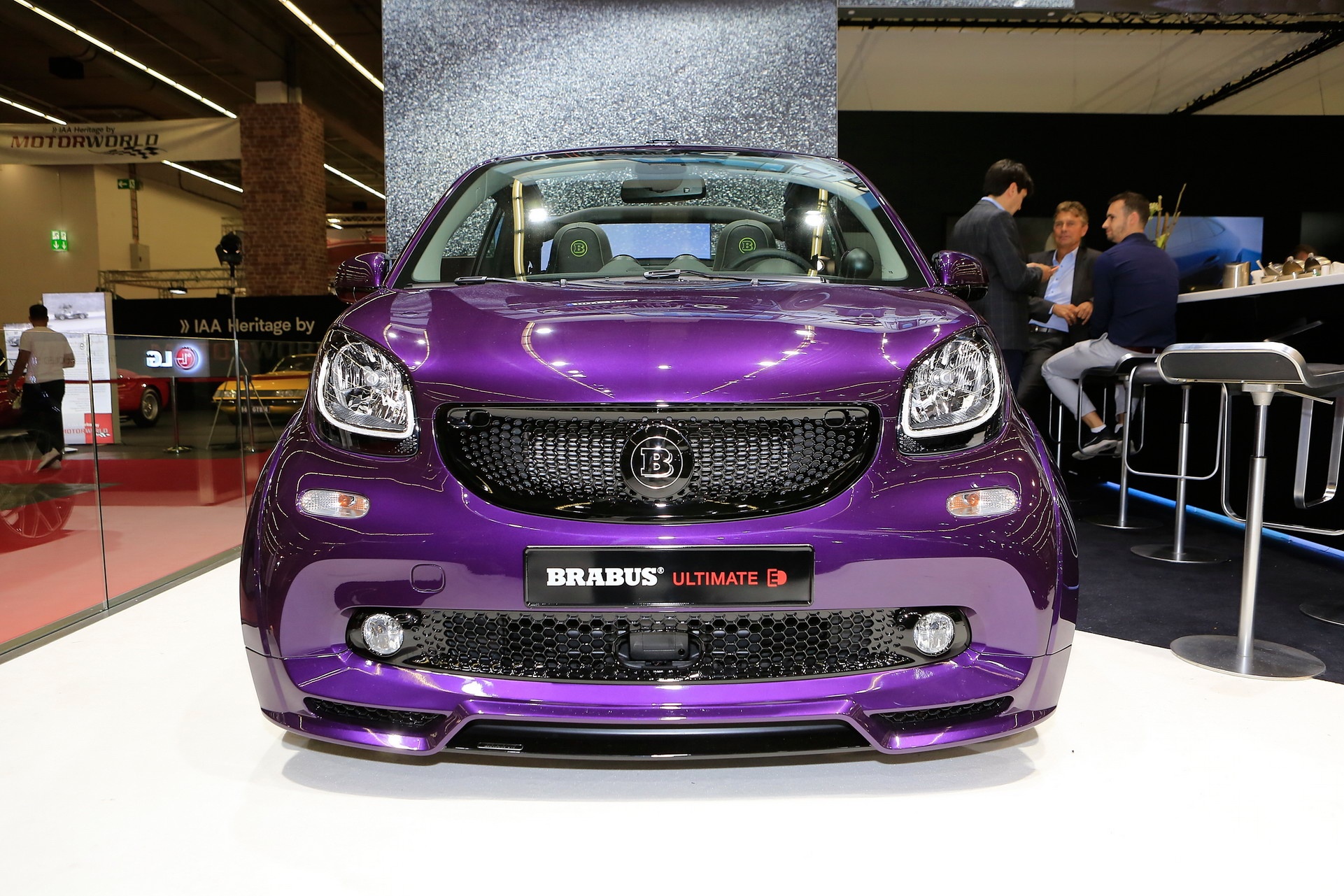 Brabus do xe dien mau me, gia cao vut hinh anh