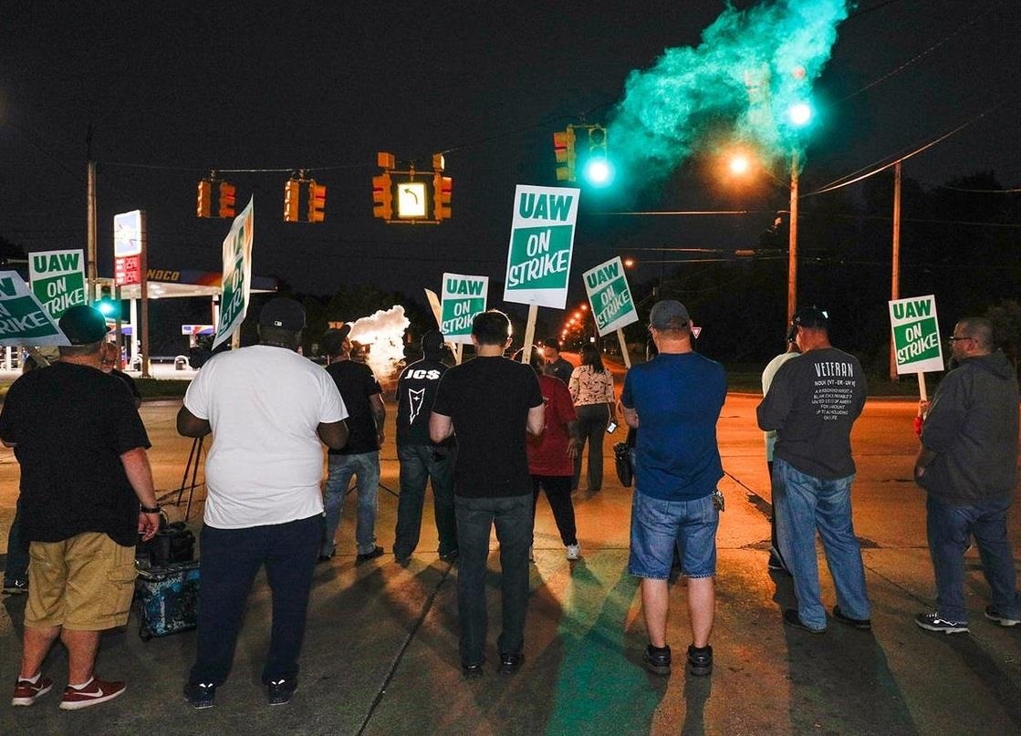 Bat man luong bong, 50.000 cong nhan General Motors bieu tinh hinh anh