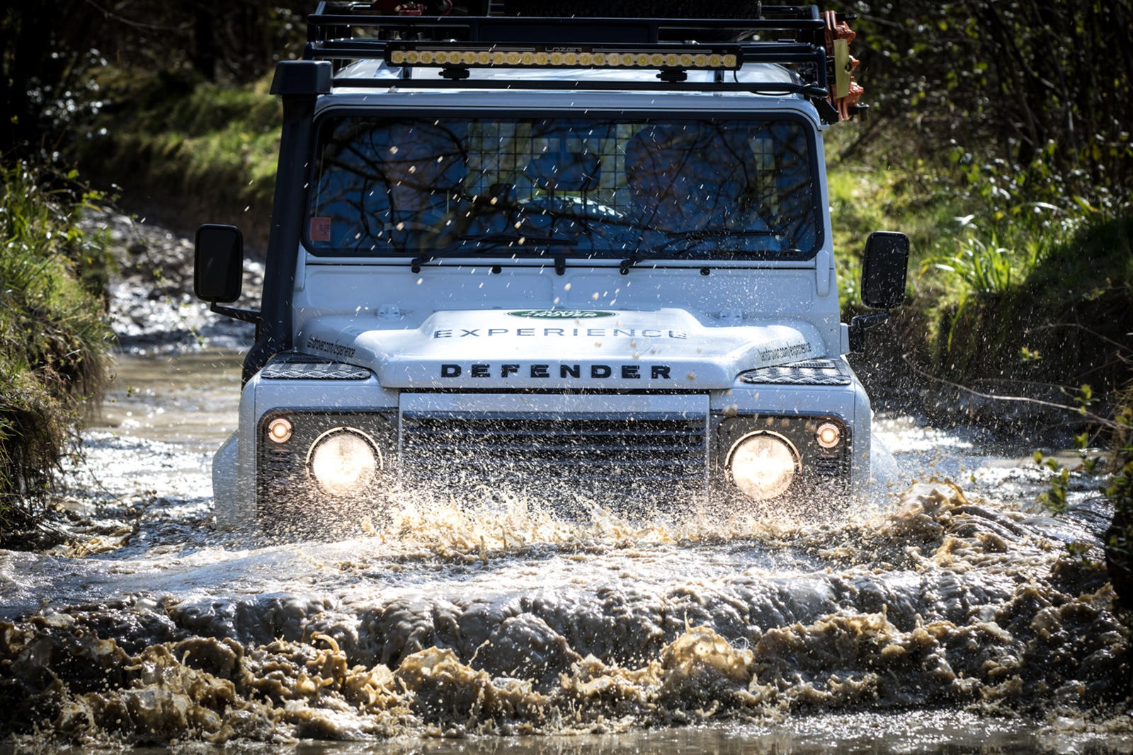 Land Rover Defender mới và cũ ảnh 5 Land Rover Defender moi va cu anh 5