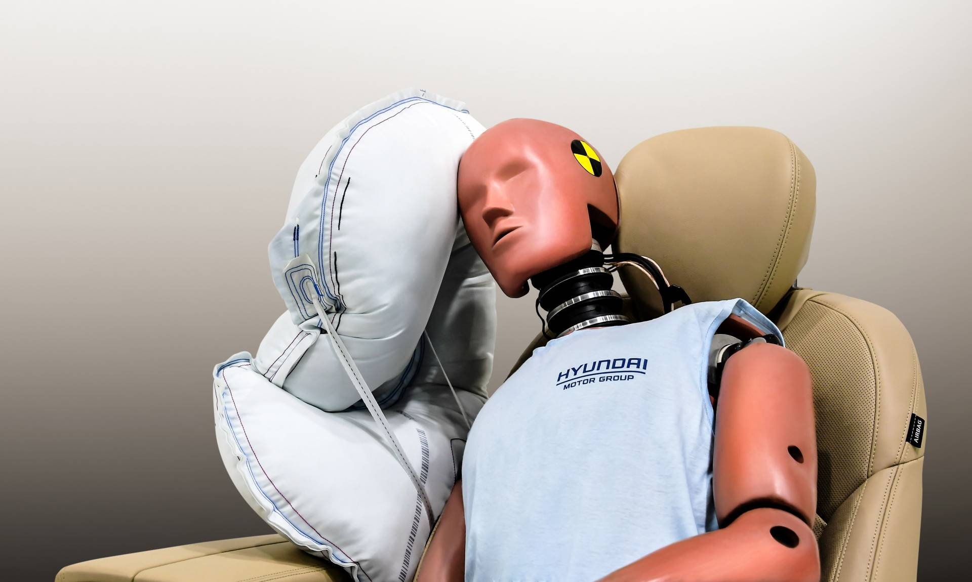 Xe Hyundai va Kia sap co tui khi moi, nam giua nguoi lai va hanh khach hinh anh