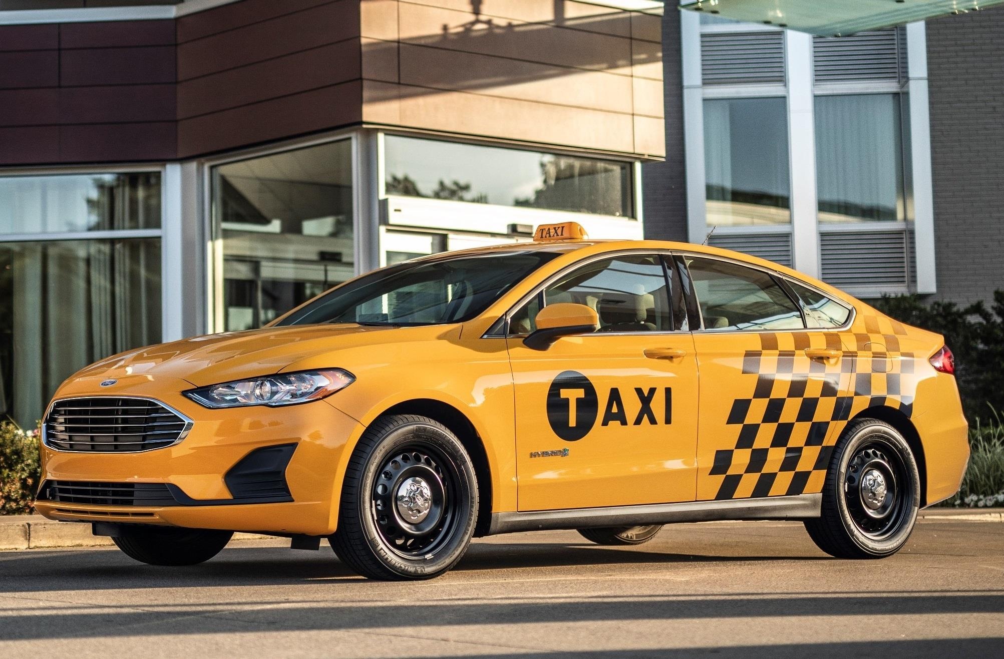 Nhieu tai xe taxi bi phat vi khong de bao cao su trong hop so cuu hinh anh