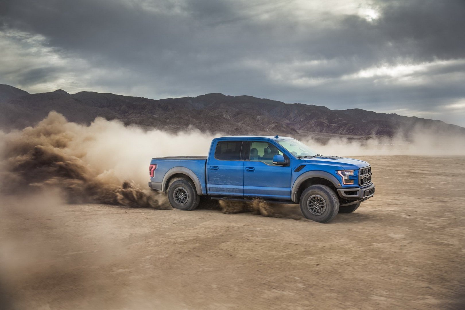 bán tải F-150 dùng kính chắn gió Gorilla Glass ảnh 4 ban tai F-150 dung kinh chan gio Gorilla Glass anh 4