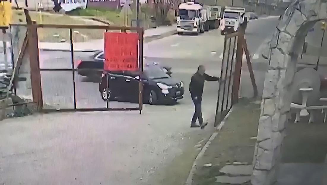 Tai xe xuong xe mo cong, ten trom tranh thu cuop oto hinh anh