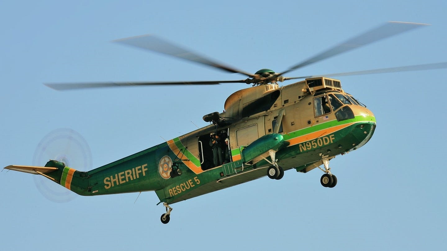 Xe ban tai gap nan trong khe nui, xac tai xe phan huy khong ai biet hinh anh