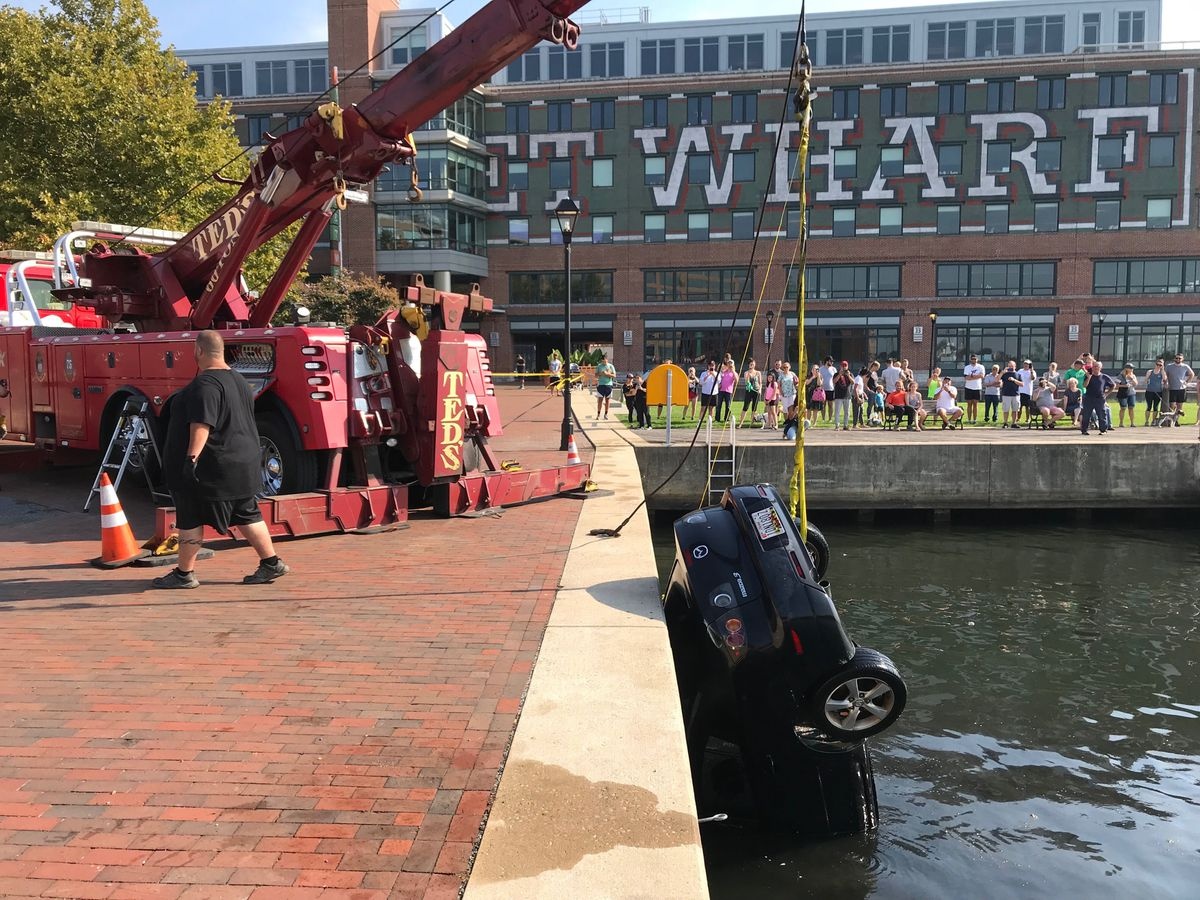 cach thoat khoi oto ngap nuoc anh 1