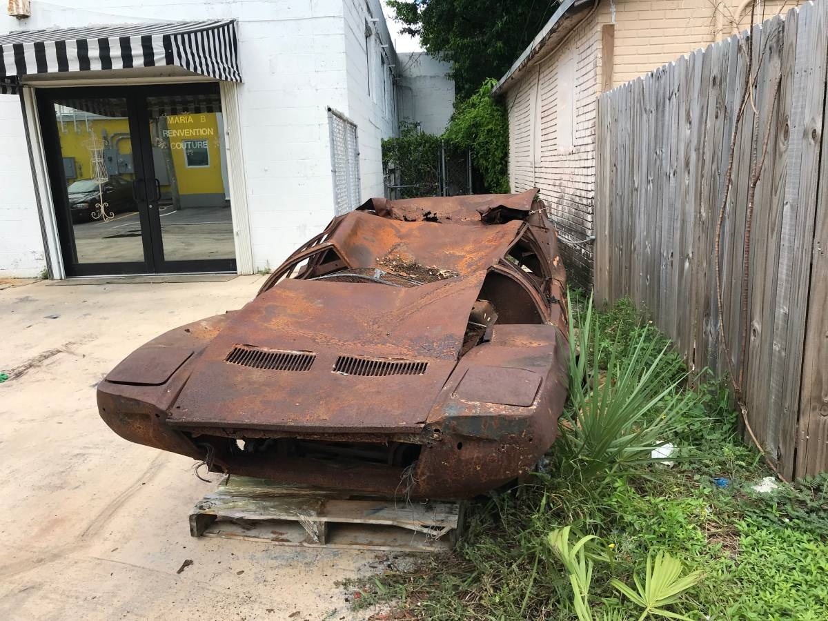 Vo xe dong nat van duoc rao ban ca nghin USD hinh anh