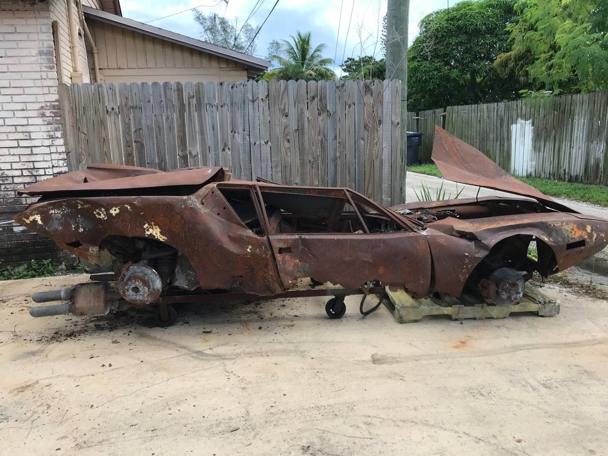 vo xe cu duoc rao ban 2.000 USD anh 3