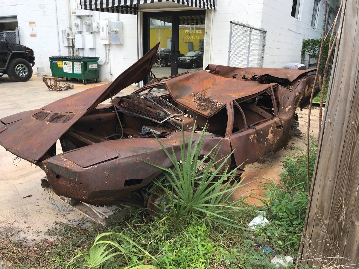 vo xe cu duoc rao ban 2.000 USD anh 4