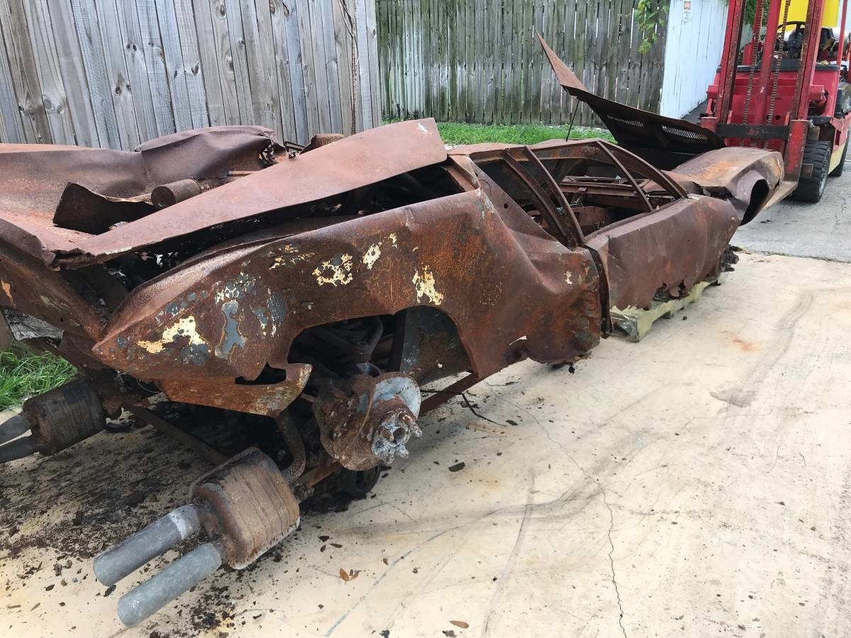 vo xe cu duoc rao ban 2.000 USD anh 5