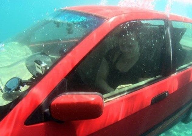 Tu ha kinh khi oto ngap nuoc, hieu qua nhung khong de kich hoat hinh anh