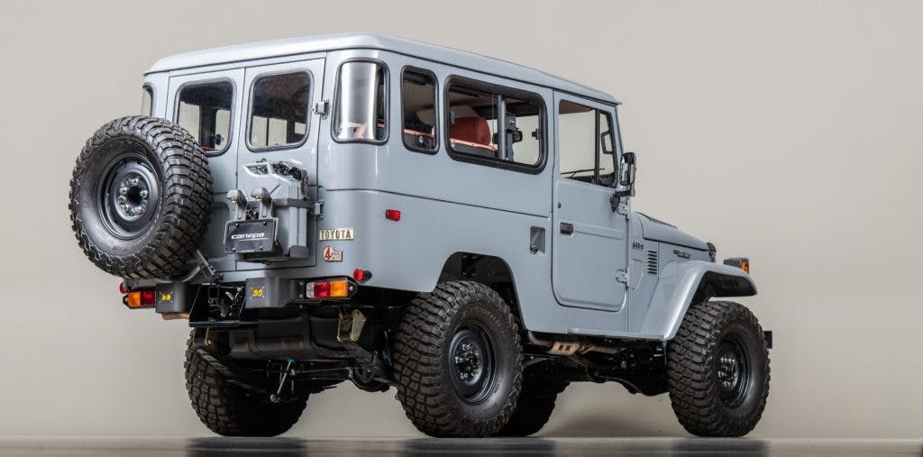 Toyota Land Cruiser phuc che gia ngang sieu xe anh 2