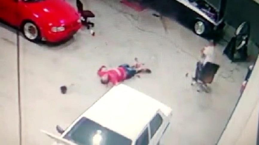 Tho may thiet mang vi bi phu tung oto vang vao nguoi hinh anh