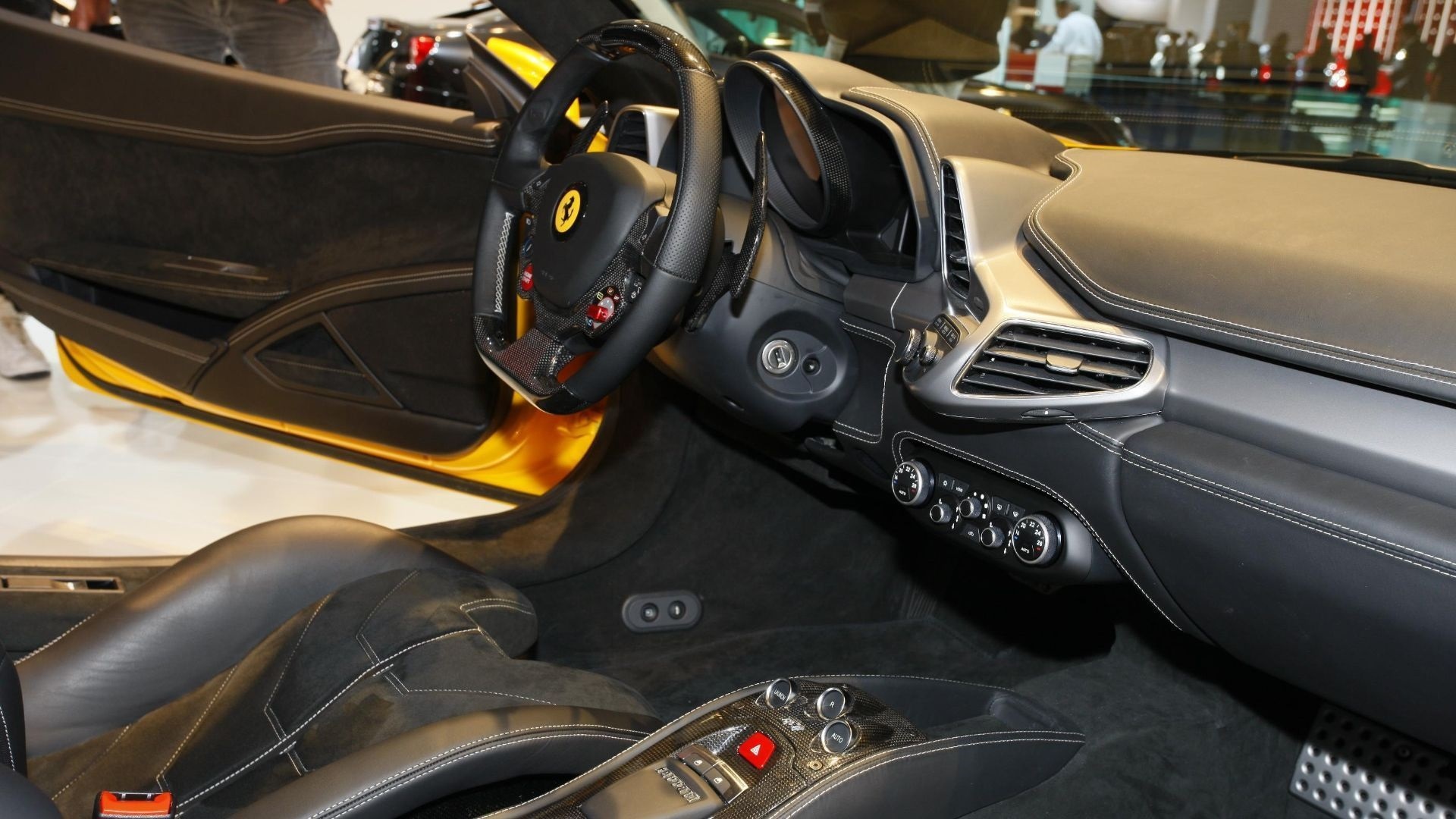 phu kien dat do cho xe sang anh 1