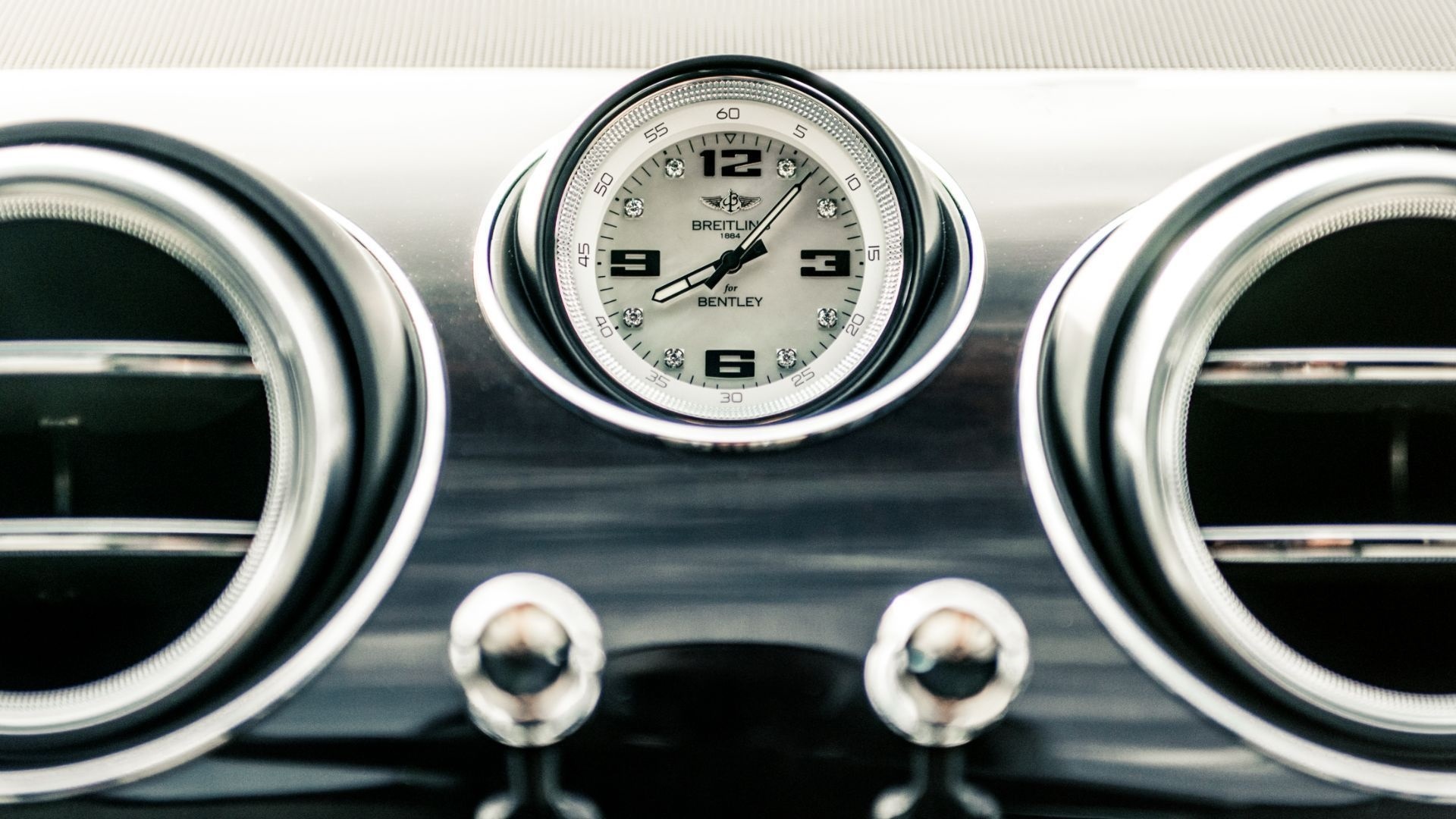 Nhung phu kien sieu dat do cho xe sang hinh anh