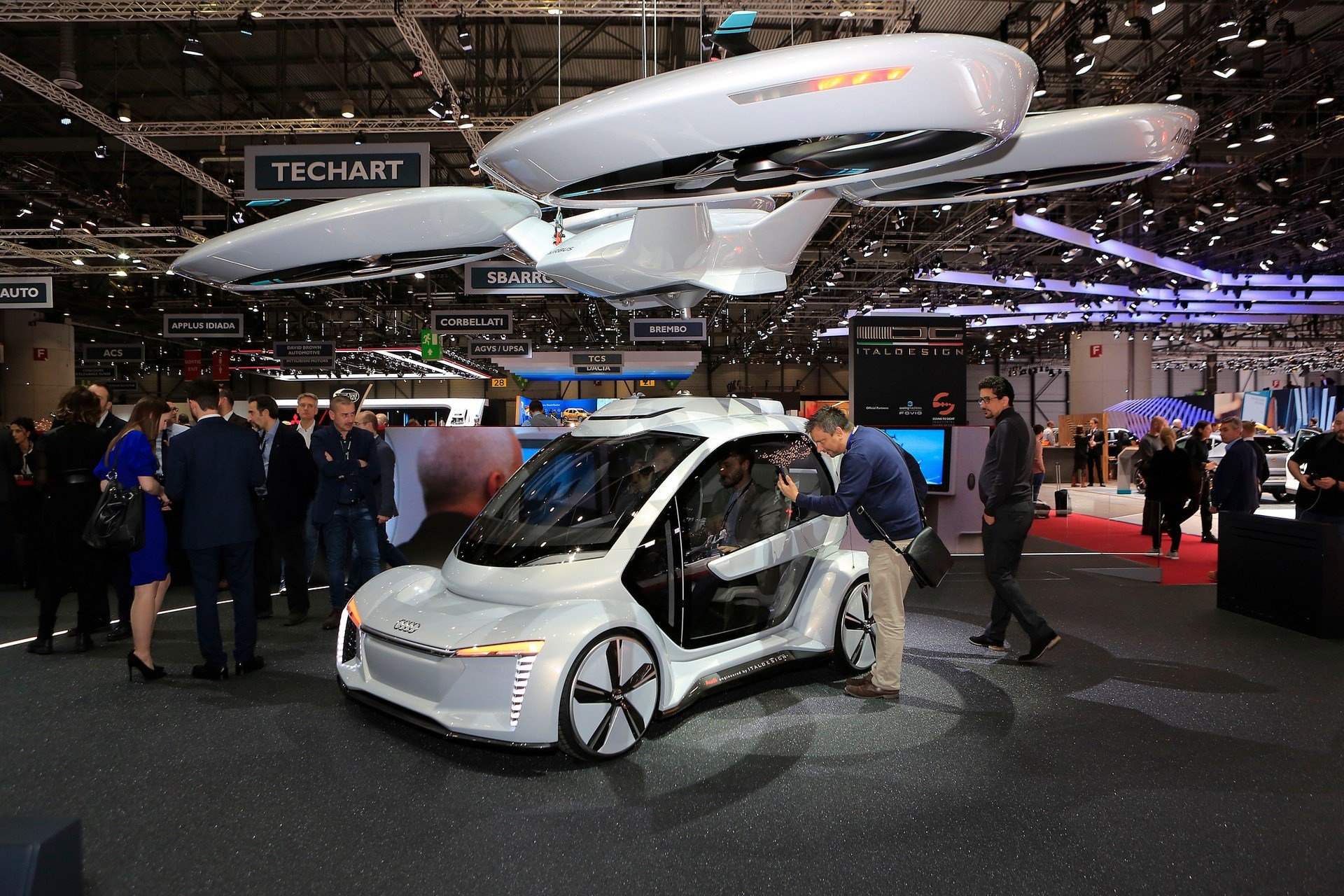 Audi tu bo du an xe bay anh 1