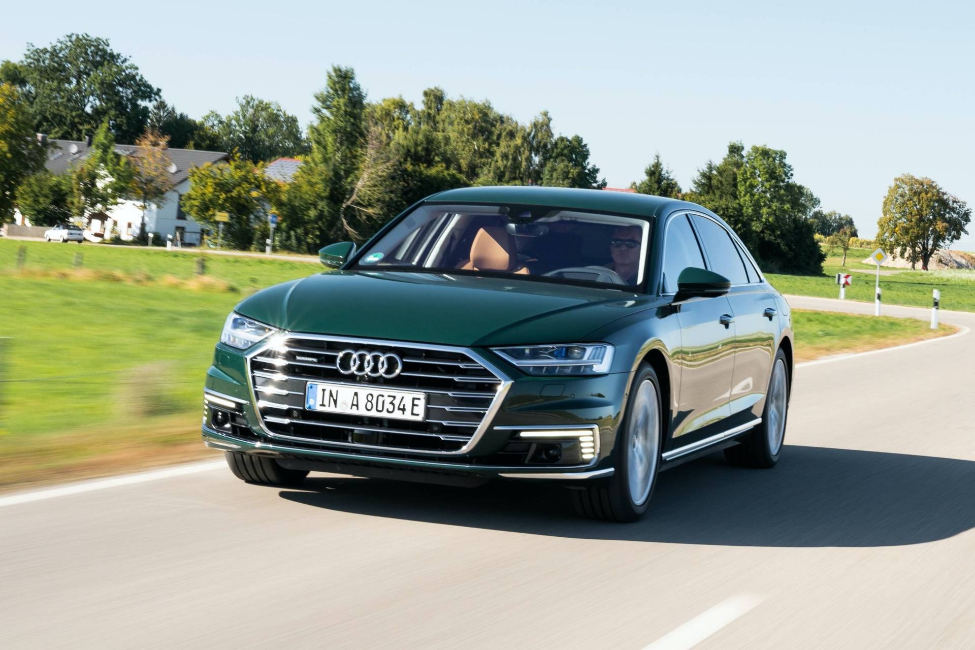 Audi ra mắt A8 plug-in hybrid hạng sang ảnh 1 Audi ra mat A8 plug-in hybrid hang sang anh 1