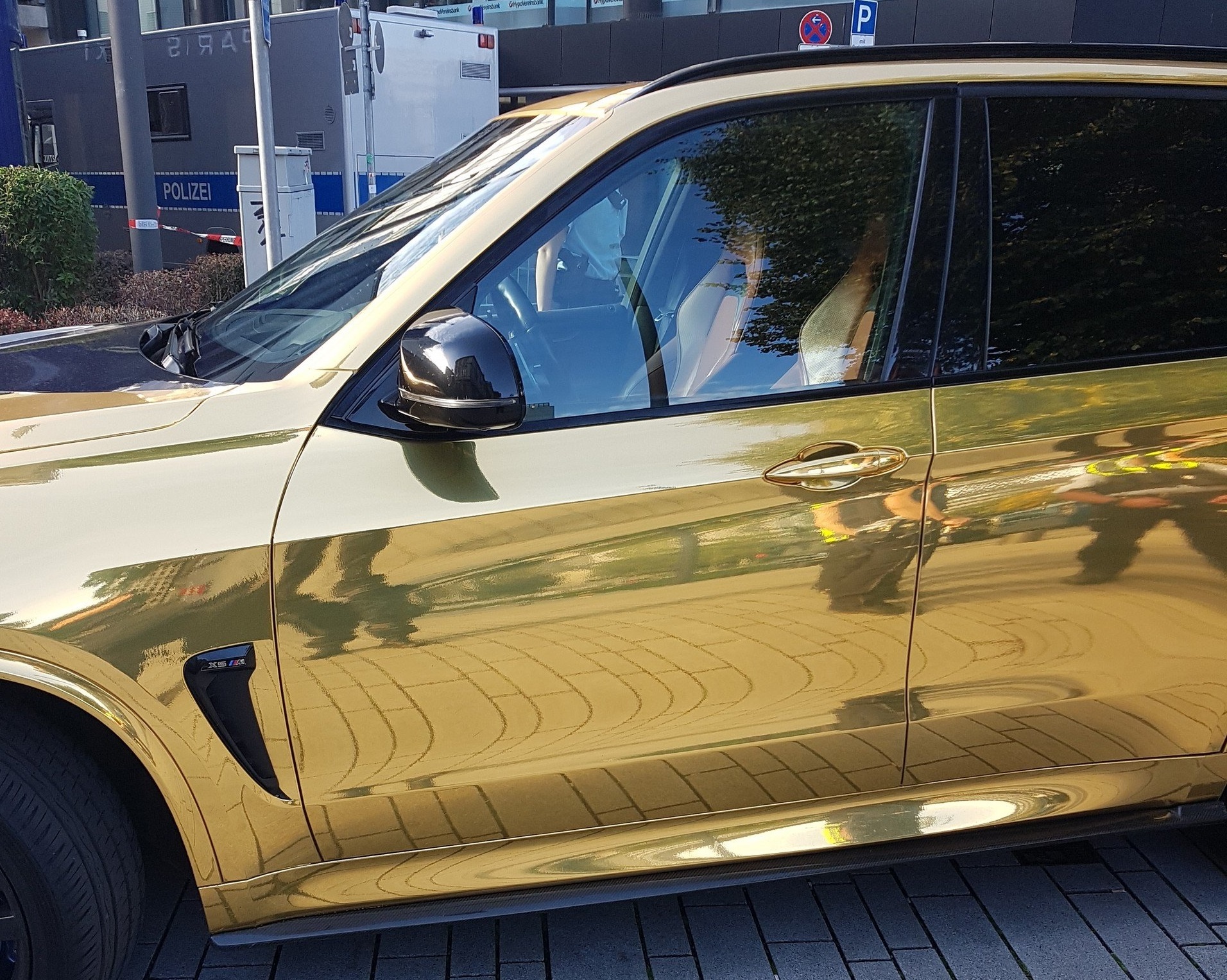 BMW X5 M dat vang bi bat vi qua dep anh 1