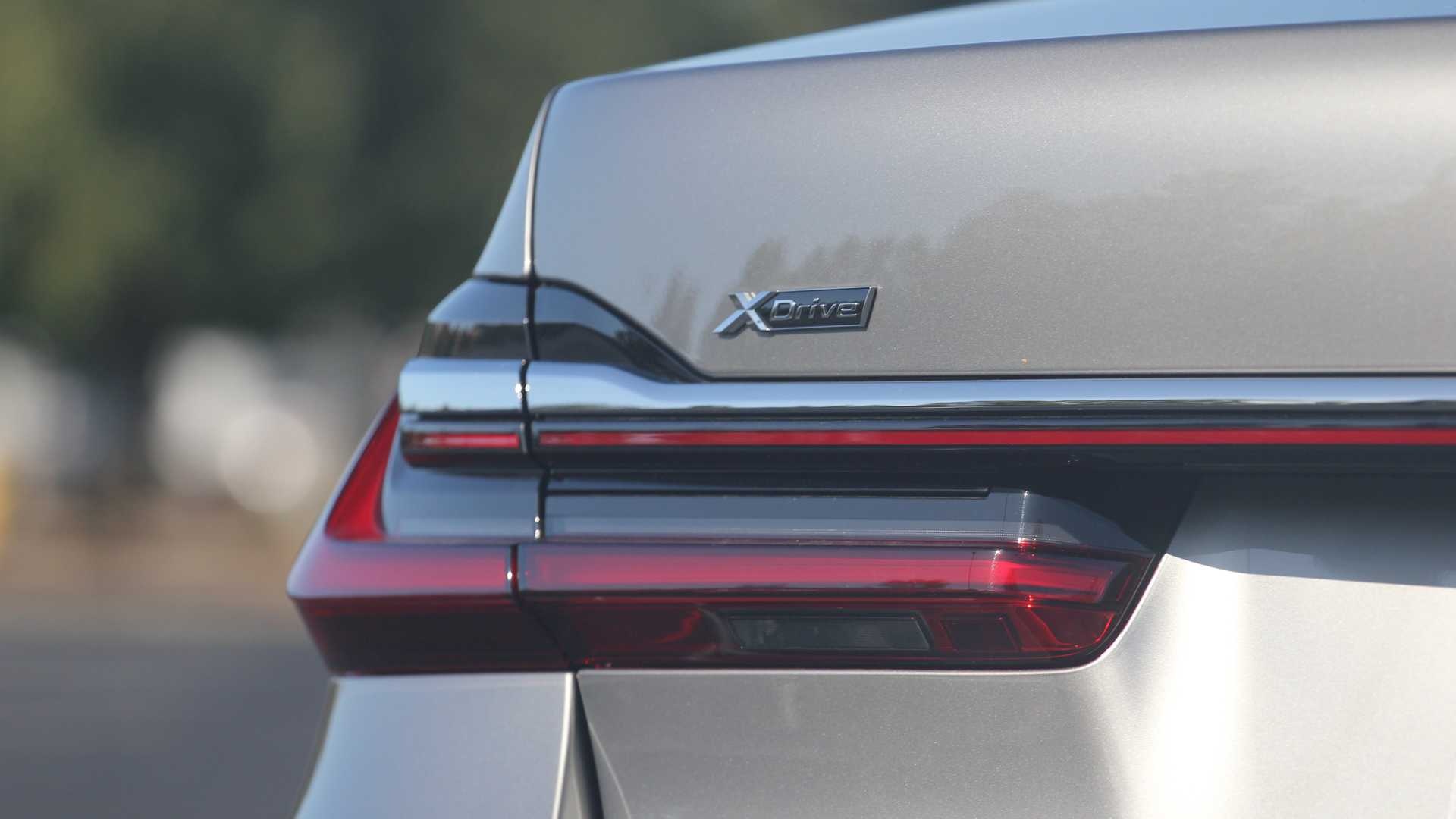 đánh giá BMW 745e xDrive iPerformance 2020 ảnh 25 danh gia BMW 745e xDrive iPerformance 2020 anh 25