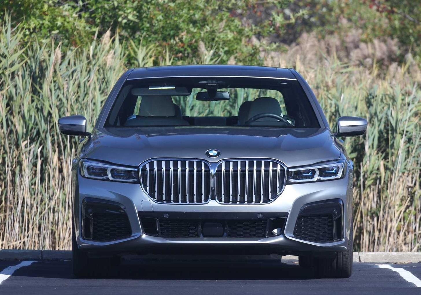 Danh gia BMW 745e xDrive iPerformance 2020 - sedan hang sang ken khach hinh anh