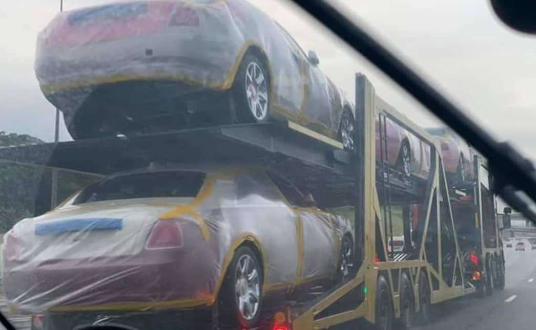 vua chau Phi mua cung luc 19 xe Rolls-Royce anh 1