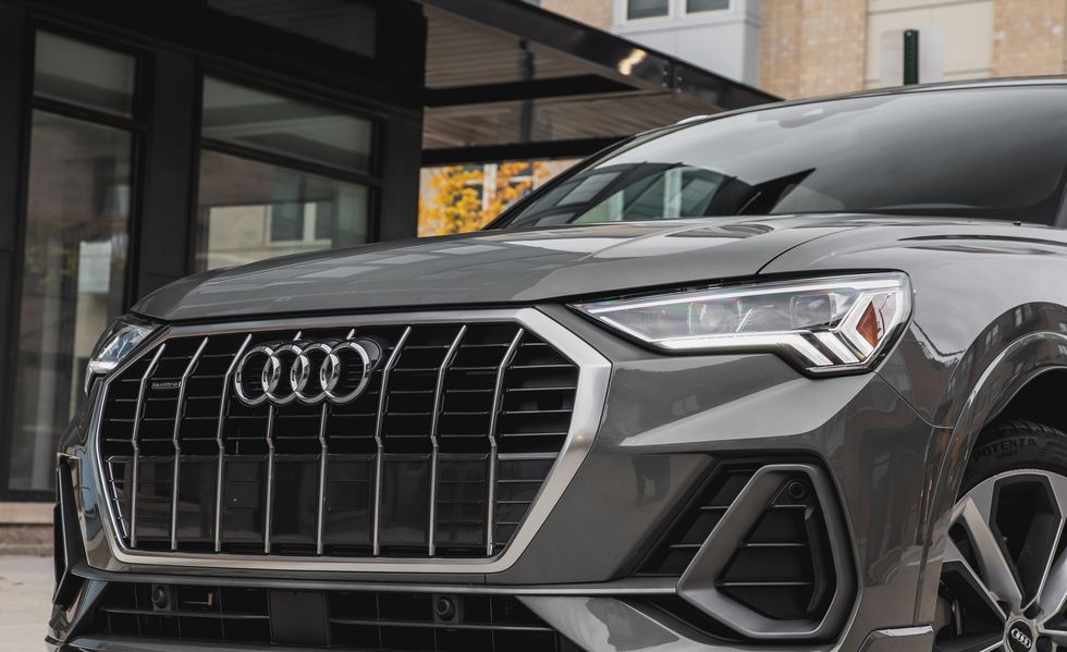 Audi Q3 lu mờ trước BMW X1 ảnh 3 Audi Q3 lu mo truoc BMW X1 anh 3