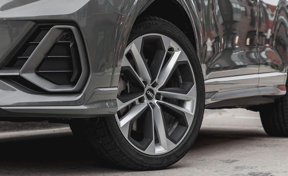 Audi Q3 lu mờ trước BMW X1 ảnh 9 Audi Q3 lu mo truoc BMW X1 anh 9