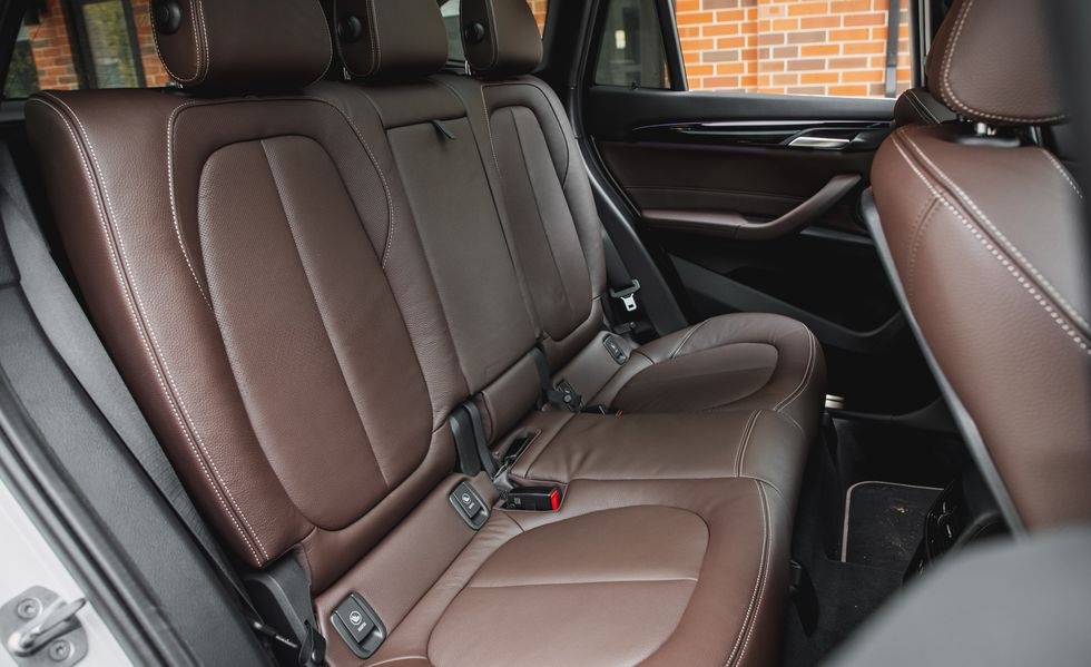 Audi Q3 lu mờ trước BMW X1 ảnh 17 Audi Q3 lu mo truoc BMW X1 anh 17