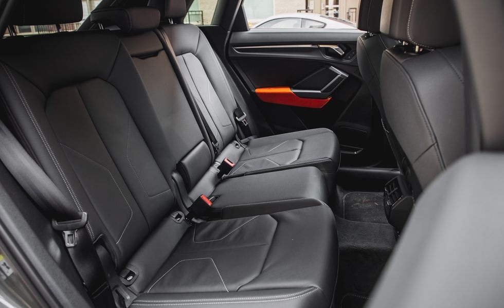 Audi Q3 lu mờ trước BMW X1 ảnh 18 Audi Q3 lu mo truoc BMW X1 anh 18