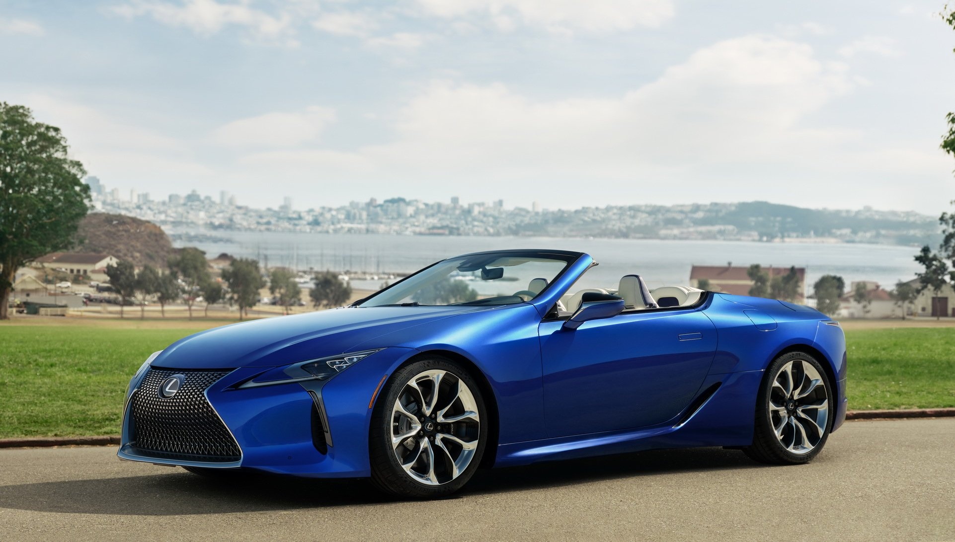 Lexus LC 500 mui tran ra mat anh 8