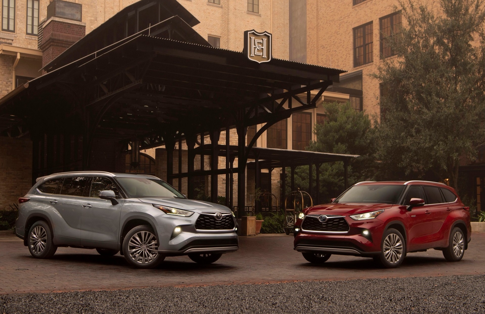 Toyota Highlander 2020 tang gia, ban ra thi truong 5 phien ban hinh anh