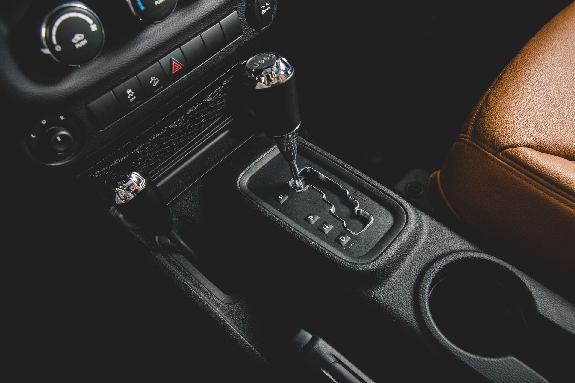 Jeep Wrangler trong bản độ cực hầm hố ảnh 24 Jeep Wrangler trong ban do cuc ham ho anh 24