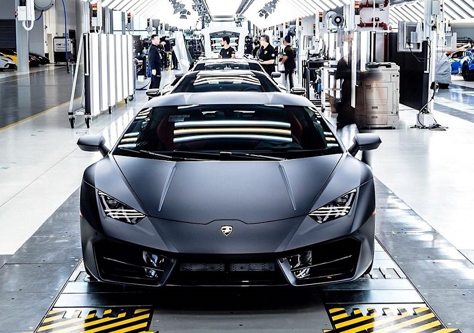 Hang sieu xe Lamborghini tung bi mua di ban lai nhieu lan hinh anh