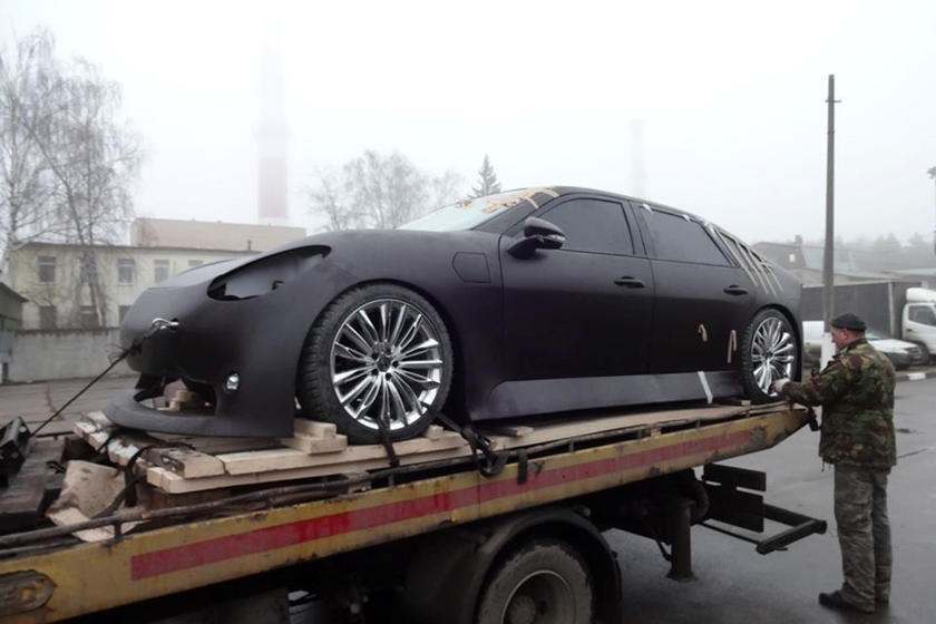 Tesla Model S bi sao chep tai Nga, thiet ke xau khong tuong hinh anh