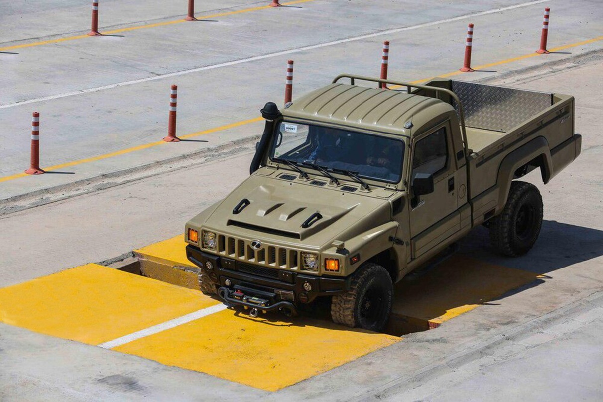 nhung mau xe quan su manh me cua Iran anh 3