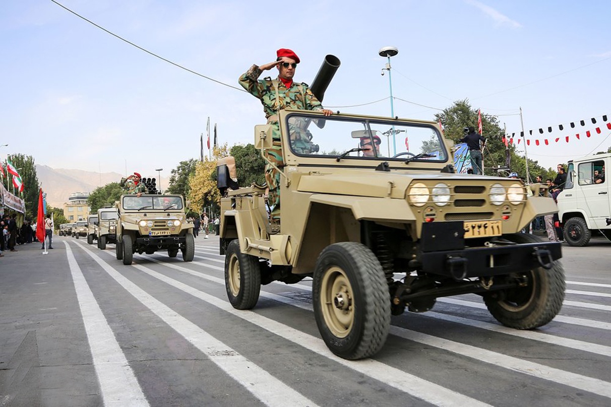 nhung mau xe quan su manh me cua Iran anh 9