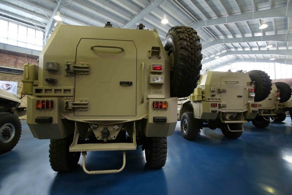 nhung mau xe quan su manh me cua Iran anh 4