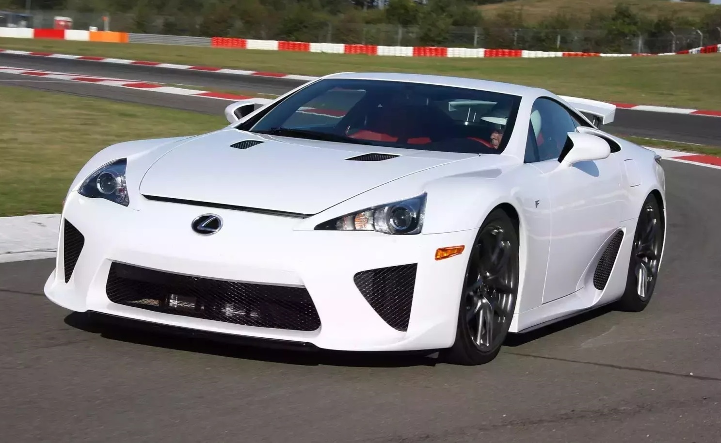 Lexus ban xe khong con san xuat 8 nam, thu ve ca trieu USD hinh anh