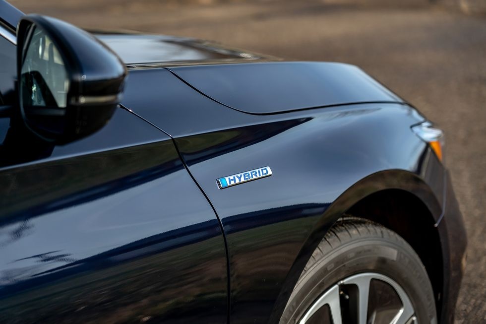 chon Honda Accord Hybrid hay Toyota Camry Hybrid anh 9