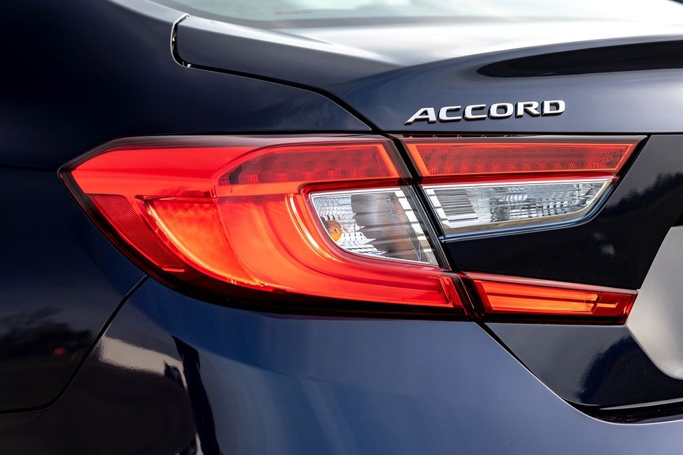 chon Honda Accord Hybrid hay Toyota Camry Hybrid anh 25